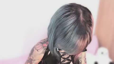 Nikki Ramone   online show from 10/03/25, 11:02