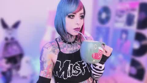 Nikki Ramone   online show from 11/11/25, 09:48