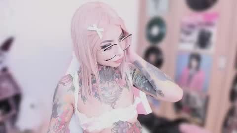 Nikki Ramone   online show from 01/13/26, 11:04