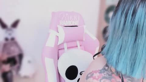 Nikki Ramone   online show from 02/18/26, 10:55