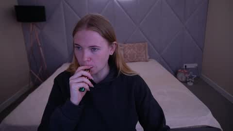 Snapshot of nikkyreyyy chatting on 05/27/26, 05:26 nikkyreyyy online show from 05/27/26, 05:26