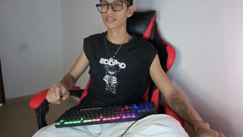 niklaus_wolf online show from 04/17/26, 07:06