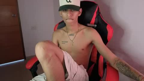 niklaus_wolf online show from 04/22/26, 06:53