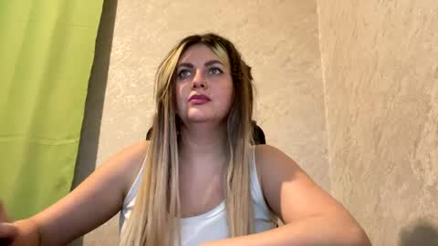 Snapshot of niko_peach chatting on 12/09/24, 11:47 Nika online show from 12/09/24, 11:47