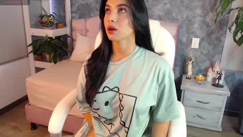 Snapshot of niko_robin04 chatting on 11/16/25, 06:13 Niko Robin online show from 11/16/25, 06:13