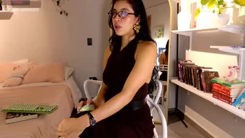 Snapshot of nikol_je chatting on 09/14/25, 01:27 Nicole cam online show from 09/14/25, 01:27