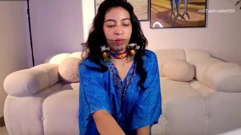 Snapshot of nikol_je chatting on 05/03/26, 12:33 Nicole cam online show from 05/03/26, 12:33
