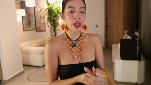 Snapshot of nikol_je chatting on 05/23/26, 09:19 Nicole cam online show from 05/23/26, 09:19