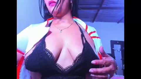 Snapshot of nikol_sensual01 chatting on 10/16/25, 05:36 nikol sensual01 online show from 10/16/25, 05:36