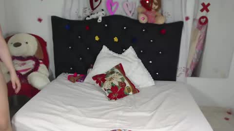 Snapshot of nikol_winick chatting on 02/16/25, 05:37 nikol_winick online show from 02/16/25, 05:37