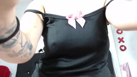 Snapshot of nikol_winick chatting on 03/04/25, 04:20 nikol_winick online show from 03/04/25, 04:20