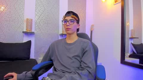    online show from 01/03/25, 10:09