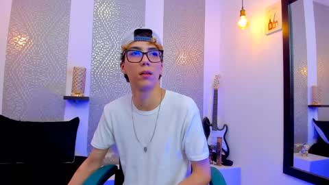    online show from 01/07/25, 07:42