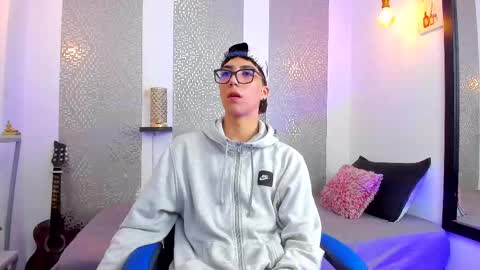    online show from 02/11/25, 04:22