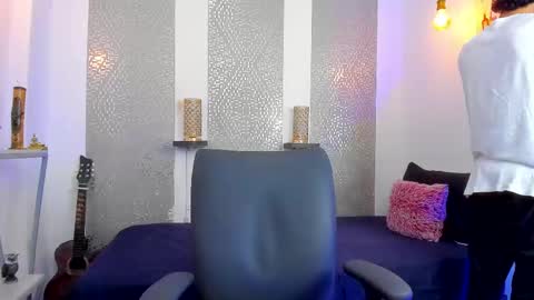    online show from 02/12/25, 08:06