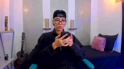    online show from 02/18/25, 04:37