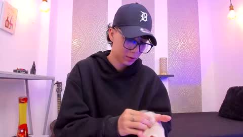    online show from 09/22/25, 04:14