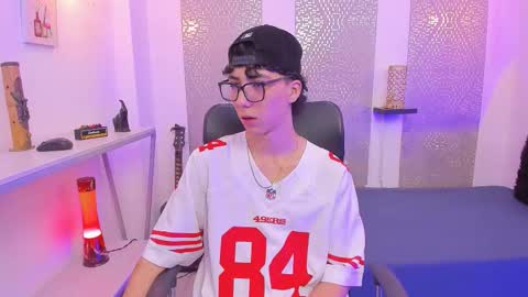    online show from 10/05/25, 04:33