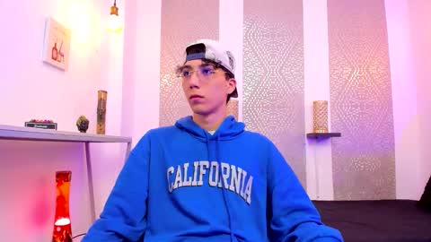    online show from 12/22/25, 04:09