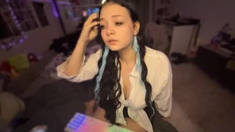 nikoli_naw online show from 10/28/25, 06:21