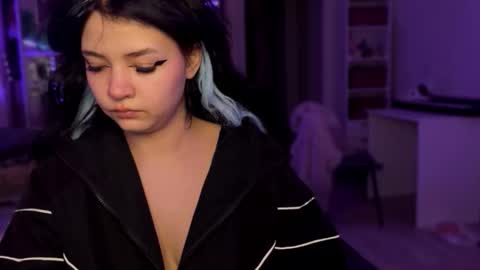 nikoli_naw online show from 11/13/25, 05:01