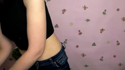 Snapshot of nikolleta_m chatting on 10/28/25, 01:03 Nikolleta online show from 10/28/25, 01:03