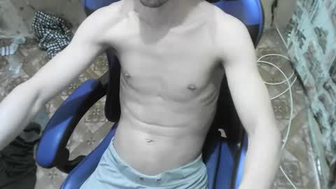 Snapshot of nikolos22 chatting on 11/25/25, 06:52 nikolos22 online show from 11/25/25, 06:52