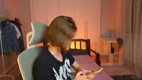 Snapshot of nikompell chatting on 03/10/25, 11:49 niko online show from 03/10/25, 11:49