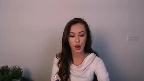 nikonara_ online show from 10/21/25, 11:33