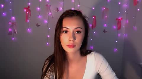 nikonara_ online show from 12/14/25, 12:54