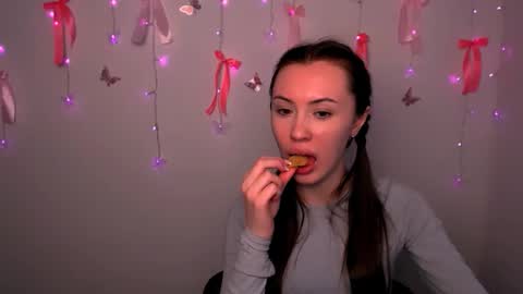 nikonara_ online show from 02/26/26, 12:26