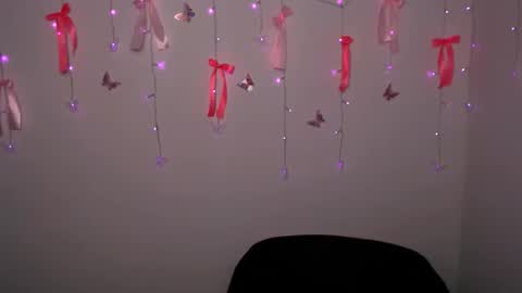 nikonara_ online show from 04/23/26, 12:29