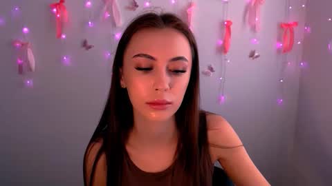 nikonara_ online show from 05/25/26, 10:21