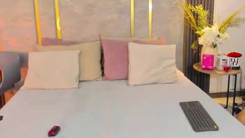 Niko Stone online show from 09/26/25, 06:17