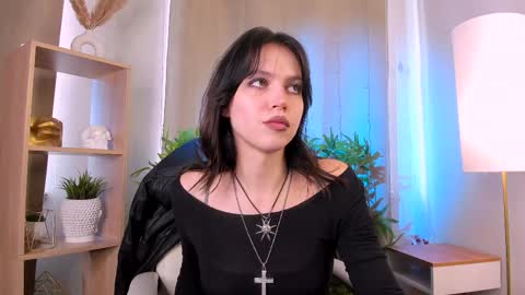 Snapshot of niky_jess chatting on 04/25/26, 07:00 Veronica online show from 04/25/26, 07:00