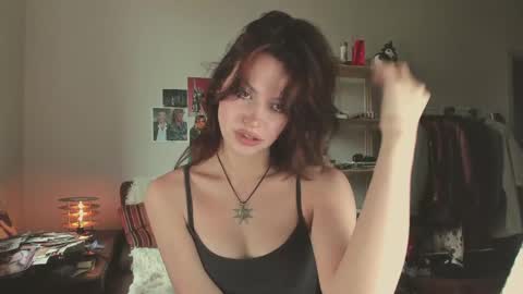 Snapshot of niky_jess chatting on 05/21/26, 10:22 Veronica online show from 05/21/26, 10:22
