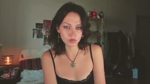 Snapshot of niky_jess chatting on 07/19/26, 02:32 Veronica online show from 07/19/26, 02:32