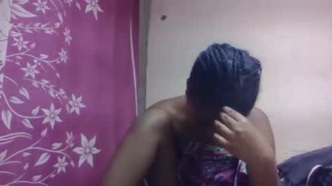 nilah online show from 10/15/25, 08:47