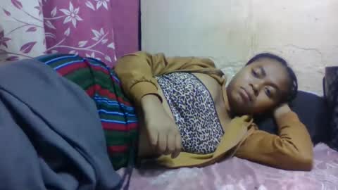 nilah online show from 10/28/25, 06:54