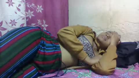 nilah online show from 10/31/25, 07:04