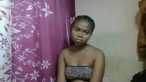 nilah online show from 03/25/26, 05:46