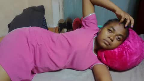 nilah online show from 04/22/26, 07:26