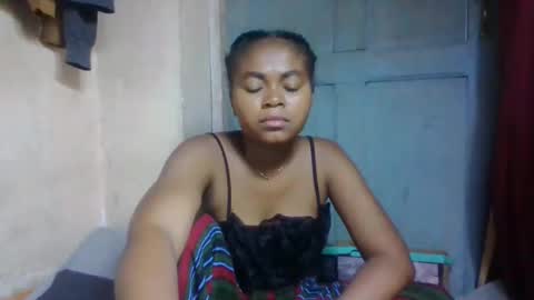 nilah online show from 05/12/26, 05:32