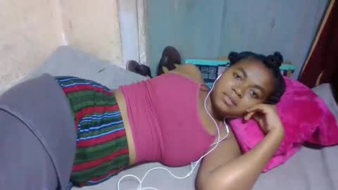 nilah online show from 05/18/26, 06:47