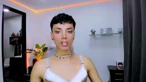 Nilam online show from 09/19/25, 03:41