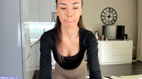 Bella online show from 01/22/25, 01:00