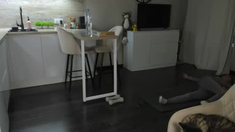 Bella online show from 09/15/25, 03:45