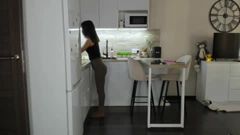 Bella online show from 11/15/25, 09:06