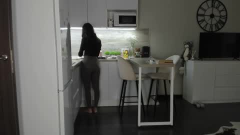 Bella online show from 02/07/26, 01:37