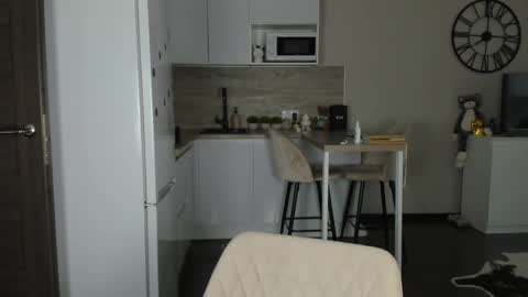 Bella online show from 04/03/26, 01:20